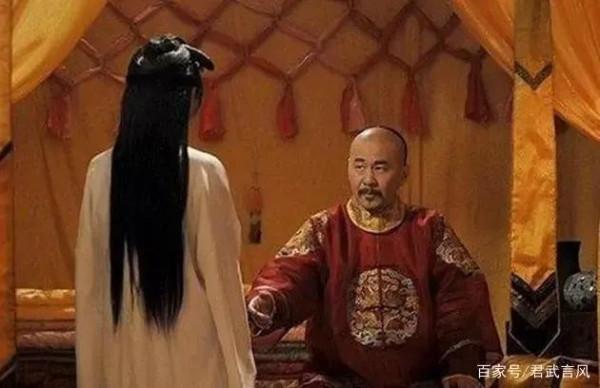 清朝妃子為什麼戴長指甲套 不只是為了好看? 清朝妃子為什麼戴長指甲套 不只是為了好看?