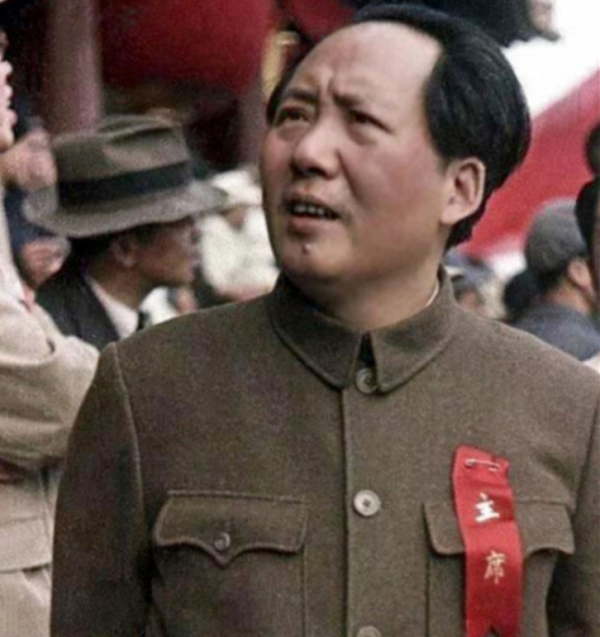 開國大典的40名女便衣:潛伏在天安門城樓上,盞茶倒水間偵察敵情 開國大典的40名女便衣:潛伏在天安門城樓上,盞茶倒水間偵察敵情