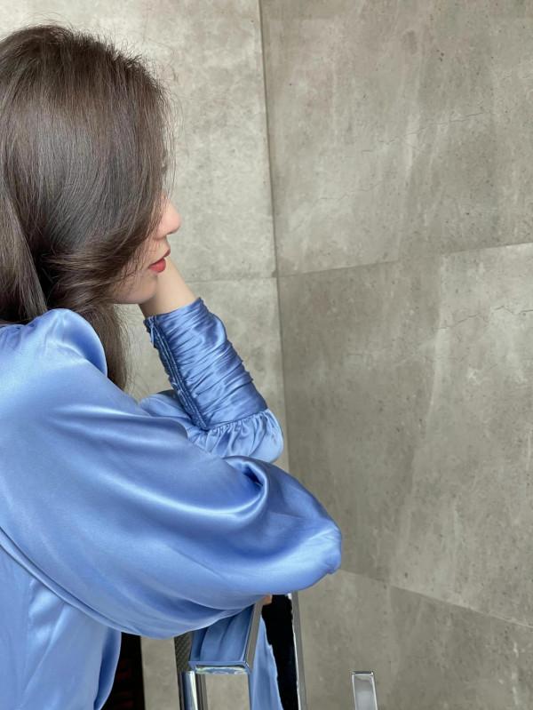 劉詩詩藍色絲綢長裙優雅靈動 秀精緻側顏氣質溫柔 劉詩詩藍色絲綢長裙優雅靈動 秀精緻側顏氣質溫柔