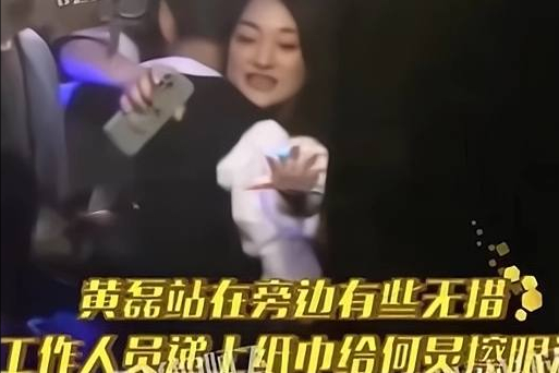 被官媒點名批評的5位明星,除了何炅李易峰,朗朗夫妻也赫然在列 被官媒點名批評的5位明星,除了何炅李易峰,朗朗夫妻也赫然在列