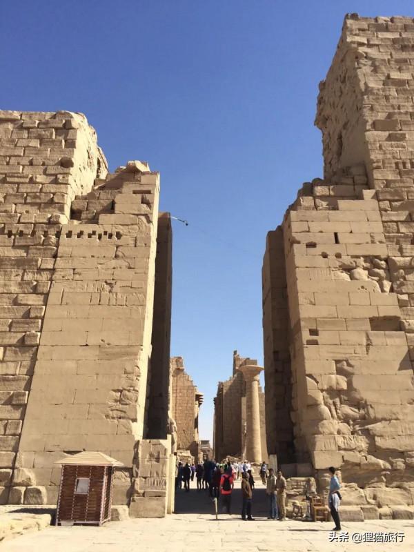 埃及尼羅河兩岸有5個狹長的省，有底比斯古城和阿斯旺大壩