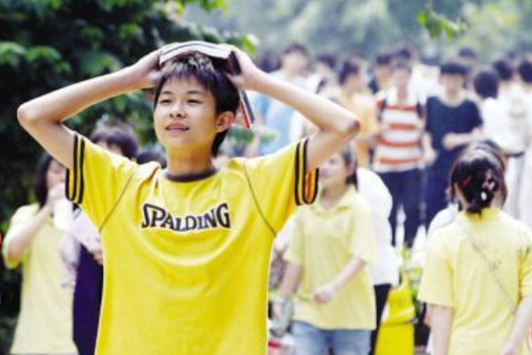 學生姓“郝”,老師上課不敢叫他名字,因為一叫班裡可能就沒人了 學生姓“郝”,老師上課不敢叫他名字,因為一叫班裡可能就沒人了