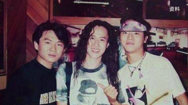 &OpenCurlyDoubleQuote;黑豹主唱&rdquo;欒樹：放棄王菲情定詠梅，相伴28年53歲無兒女也幸福