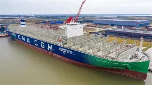 排水量22萬噸，比美軍航母還長60米，中國一口氣造9艘“巨無霸”