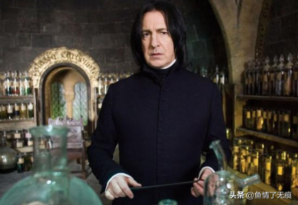 王思聰扮斯內普撞臉張大仙,眾多網紅圍繞,“電音終結者”成亮點 王思聰扮斯內普撞臉張大仙,眾多網紅圍繞,“電音終結者”成亮點