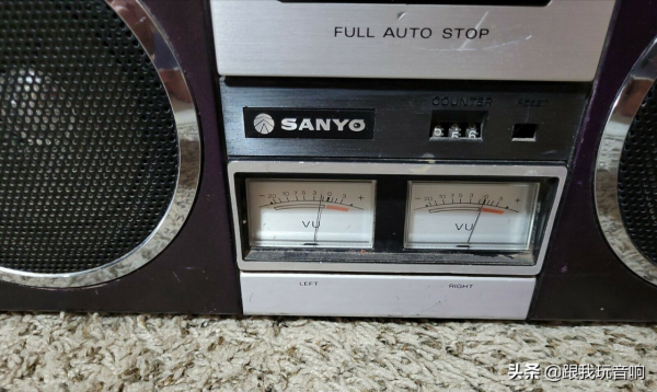 三洋SANYO在1979年推出的M-4500行動式立體聲盒式收錄機音響 三洋SANYO在1979年推出的M-4500行動式立體聲盒式收錄機音響