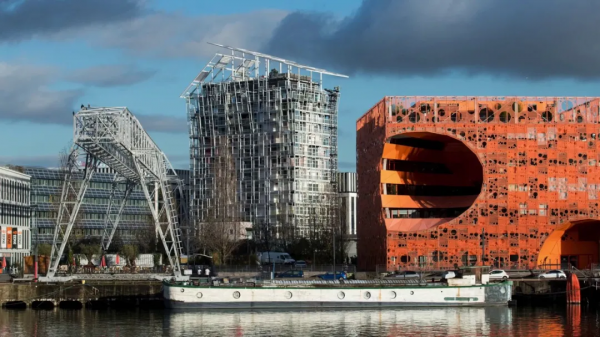 花3億在岩石中&quot;鑿&quot;出一個酒店，表面普通，內部卻大有乾坤