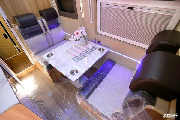 B型房車裡少見的3張床！內外兼修，順之旅V90後置廚衛版