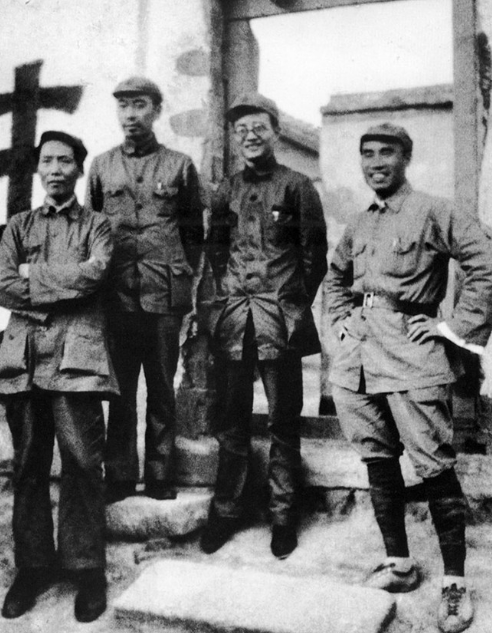 紅軍師長犧牲，毛主席狠狠批評林彪，蕭華說：他不死，應是個元帥