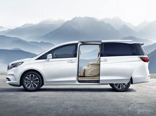 新款別克GL8 ES陸尊上市 2.0T+48V/安全性提高 新款別克GL8 ES陸尊上市 2.0T+48V/安全性提高