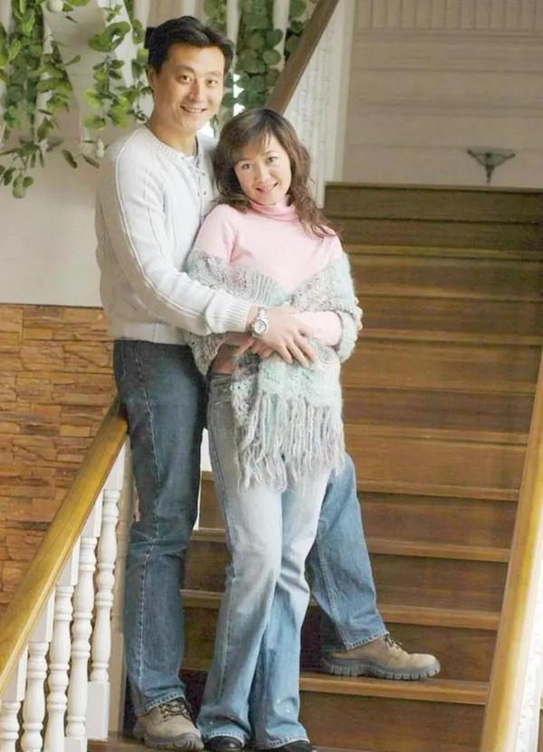 任程偉：妻子陪我住地下室7年，成名後更把妻子當成寶