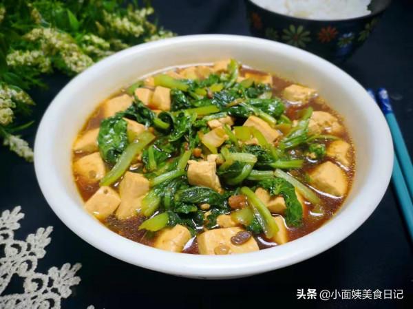 小白菜和豆腐，簡單一做，沒想到這麼好吃，上桌連湯都不剩