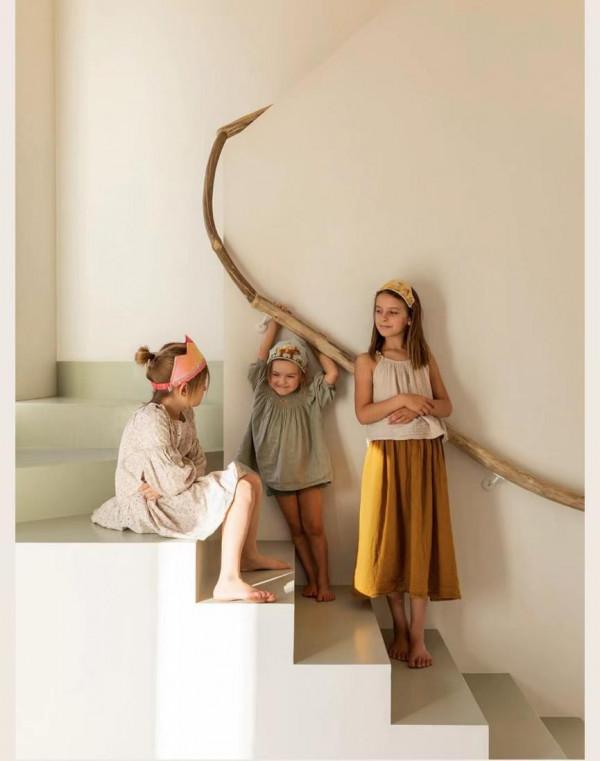 紐西蘭一個太太的山谷之家，簡單寧靜，在山上養女兒，惹人羨慕