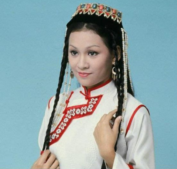 “香香公主”餘安安:周潤發兩次逐我出周家,不準打扮和穿新衣服 “香香公主”餘安安:周潤發兩次逐我出周家,不準打扮和穿新衣服