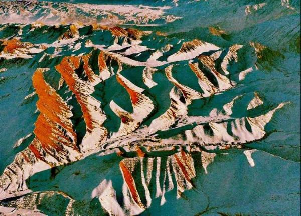 雪映丹霞，是夢境，也是仙境