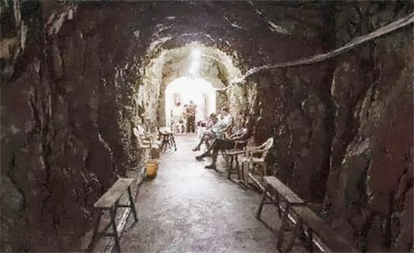 6名德軍躲進防空洞6年，物資堆積如山，最終卻被絕望擊倒