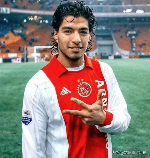 加盟英超最好的五位阿賈克斯球員!你能認出他們都是誰嗎? 加盟英超最好的五位阿賈克斯球員!你能認出他們都是誰嗎?