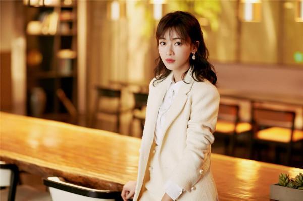 新晉女星吳謹言感情路坎坷，交了多個男友皆是渣男？還曾被家暴