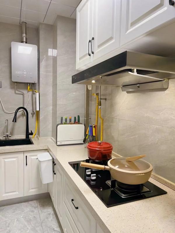 她家89平米，全屋簡潔大方又顯大，尤其是入戶鞋櫃，越看越喜歡