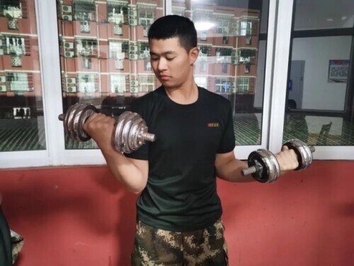 兩個月減40多斤，他為啥這麼拼？