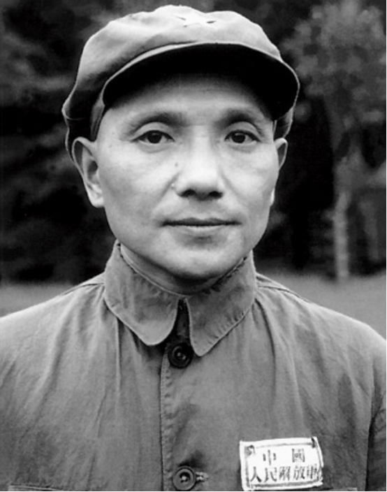 鄧小平在劉伯承遺體告別儀式上三鞠躬，由於相知甚深，至為悲痛