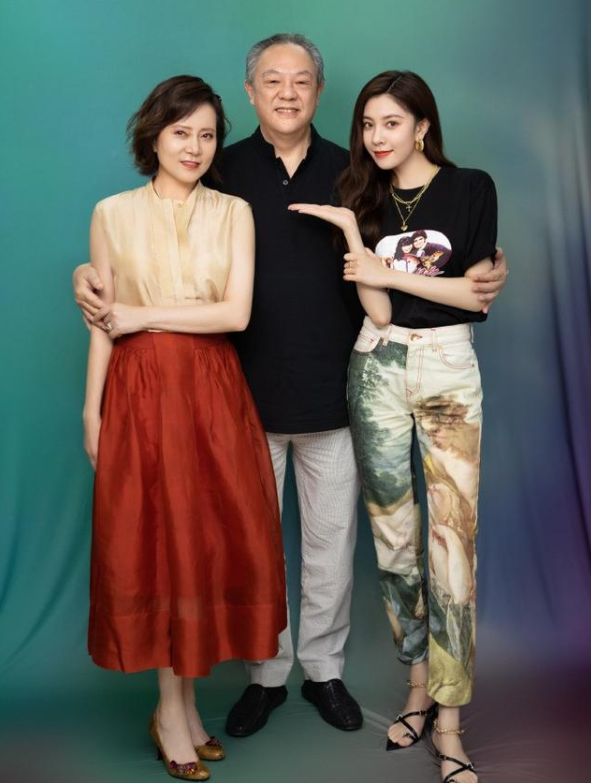 宋妍霏媽媽走紅網路,氣質比女兒還出眾,網友:“媽媽屆”天花板 宋妍霏媽媽走紅網路,氣質比女兒還出眾,網友:“媽媽屆”天花板