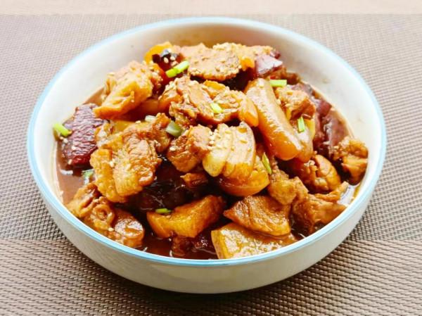 星期天小李來蹭飯,我做4道菜招待,她說:“我下次還是在家吃吧” 星期天小李來蹭飯,我做4道菜招待,她說:“我下次還是在家吃吧”