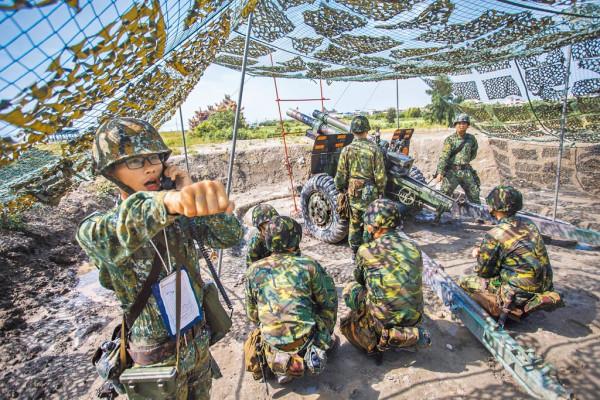 臺防務部門修改後備軍徵召規則,明年開始每年每次訓練14天,網友:草莓兵還是草莓兵 臺防務部門修改後備軍徵召規則,明年開始每年每次訓練14天,網友:草莓兵還是草莓兵