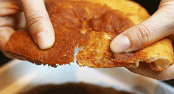 老北京人最愛這早餐！比饅頭簡單10倍，一擀一炸就出鍋，酥軟香甜