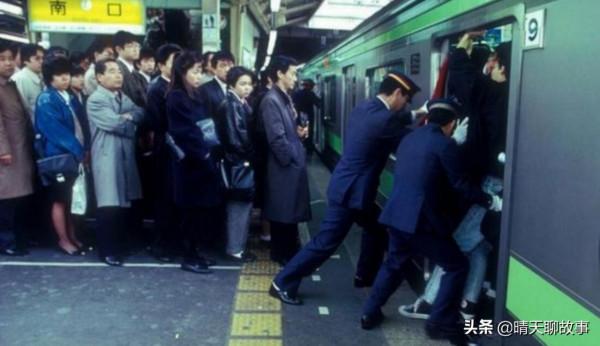 來日本旅行，小夥背個雙肩包，為什麼遭遇鄙視？