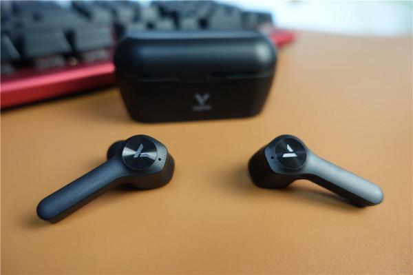 專為遊戲愛好者打造的藍芽耳機，你見過嗎，雷柏VM700S耳機體驗