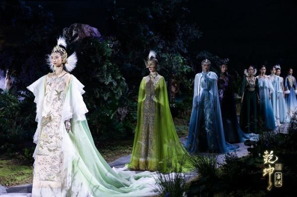 蓋婭傳說“乾坤·方儀”大秀驚豔亮相 齊顯霆齊浚廷呈現精彩秀演 蓋婭傳說“乾坤·方儀”大秀驚豔亮相 齊顯霆齊浚廷呈現精彩秀演