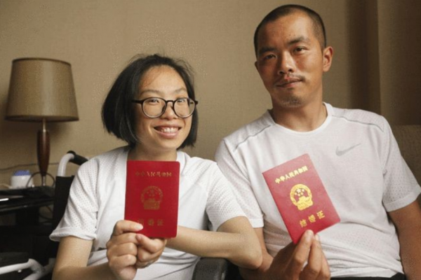 7年前,廣西男子身揣200塊,騎車帶絕症女友窮遊,如今結局很圓滿 7年前,廣西男子身揣200塊,騎車帶絕症女友窮遊,如今結局很圓滿