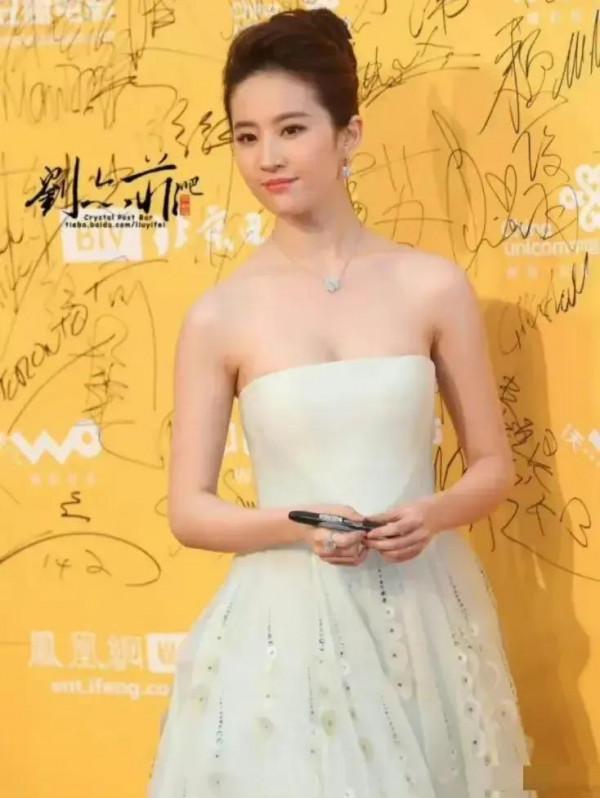 劉亦菲 是你的白月光嗎？