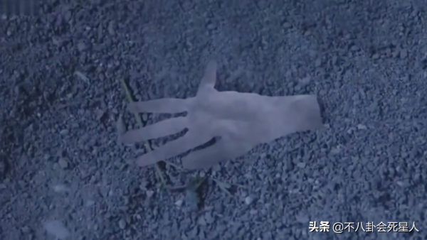 戴薄紗防瘟疫、穿華服做木工、刷馬桶不捲袖子，古裝劇太敷衍了