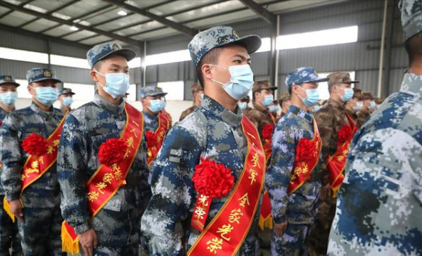 大學生入伍,2年義務服役可以拿多少“補助”?具體待遇叫人眼饞 大學生入伍,2年義務服役可以拿多少“補助”?具體待遇叫人眼饞