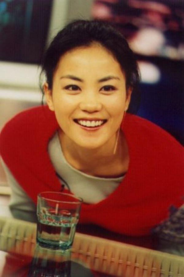 王菲真不適合化濃妝,沒有“高階感”還顯得有些俗氣,看著不太美 王菲真不適合化濃妝,沒有“高階感”還顯得有些俗氣,看著不太美