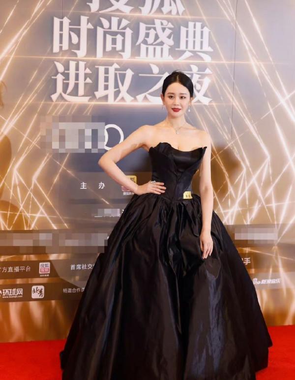 紅毯大型翻車現場!鍾麗緹臃腫閆妮亂搭配,海陸一臉苦相好壯碩 紅毯大型翻車現場!鍾麗緹臃腫閆妮亂搭配,海陸一臉苦相好壯碩