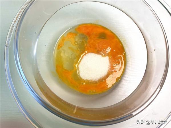 簡單快速的海綿紙杯蛋糕，鬆軟可口，不開裂不塌陷，一次成功