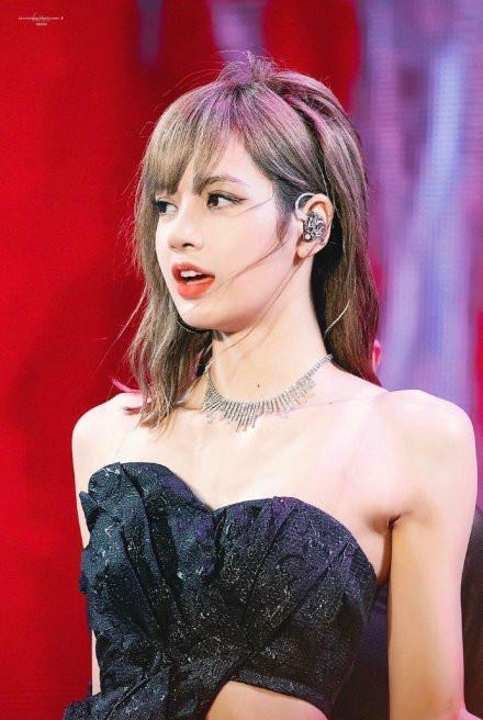 Lisa宣佈新冠康復後首現身！面色紅潤氣色好，不愧是我的韓國女神