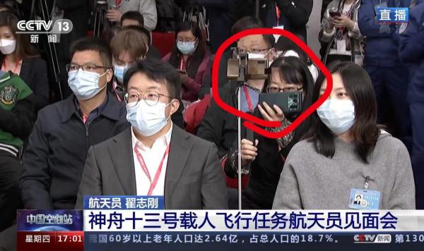 雷軍:小米11 Ultra辨識度的確很高!網友:旁邊還有小米9 雷軍:小米11 Ultra辨識度的確很高!網友:旁邊還有小米9