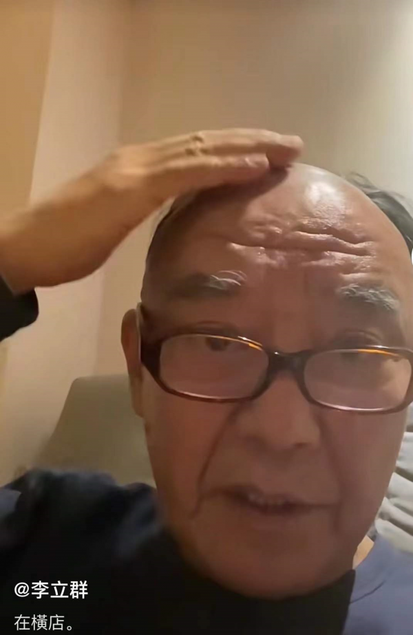 69歲李立群凌晨收工，現身內地蒼蠅小館，眼神迷濛興奮喝伏特加