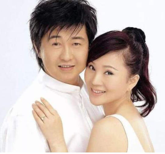 韋唯的不幸史：從一代歌后到“被老公家暴險喪命”，她經歷了什麼