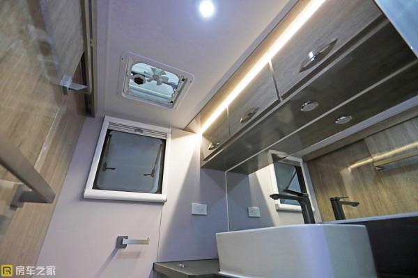 豪華內飾越野配置，黑系HQ19越野拖掛房車