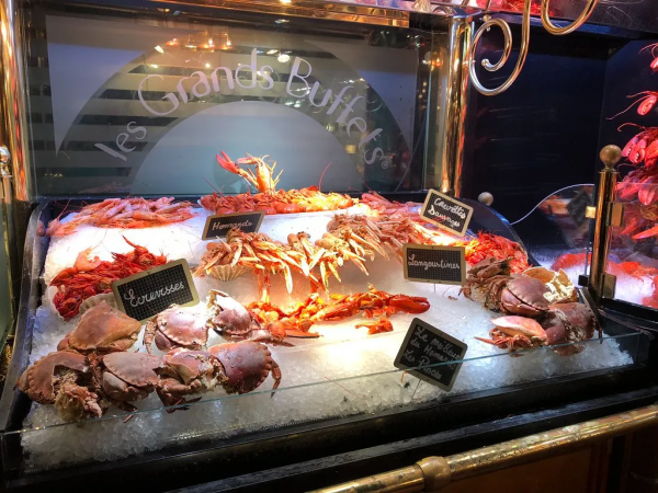 龍蝦烤肉堆成山，上百種甜點乳酪，這家法國自助餐廳能把人饞哭