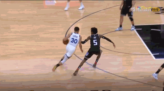 籃球場上的爭議球——雙撤步走步嗎