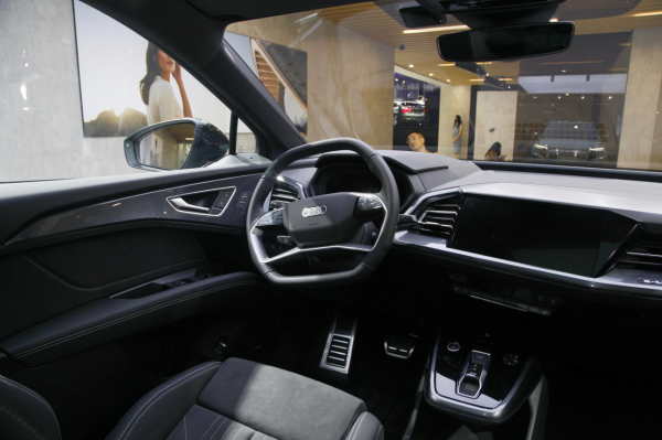 上汽奧迪Q5 e-tron亮相廣州車展，豪華純電SUV開啟預訂