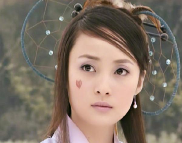 翻車造型一個接一個,沒有蕭薔的顏值,不要輕易駕馭“扇子造型” 翻車造型一個接一個,沒有蕭薔的顏值,不要輕易駕馭“扇子造型”