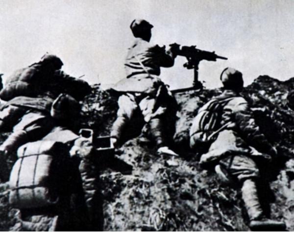 八千虎賁軍血戰三萬鬼子，師長卻被蔣介石逮捕，原因：戰場抗命