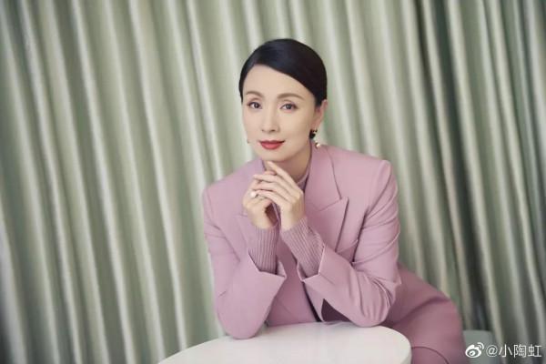 被徐崢傷害不分手，讓閨蜜拖累不放棄，陶虹不是傻，她是真的聰明